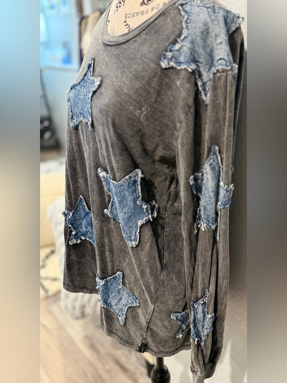 One Teaspoon Star Appliqué Long Sleeve Tee — NWOT XS - Picture 9 of 12